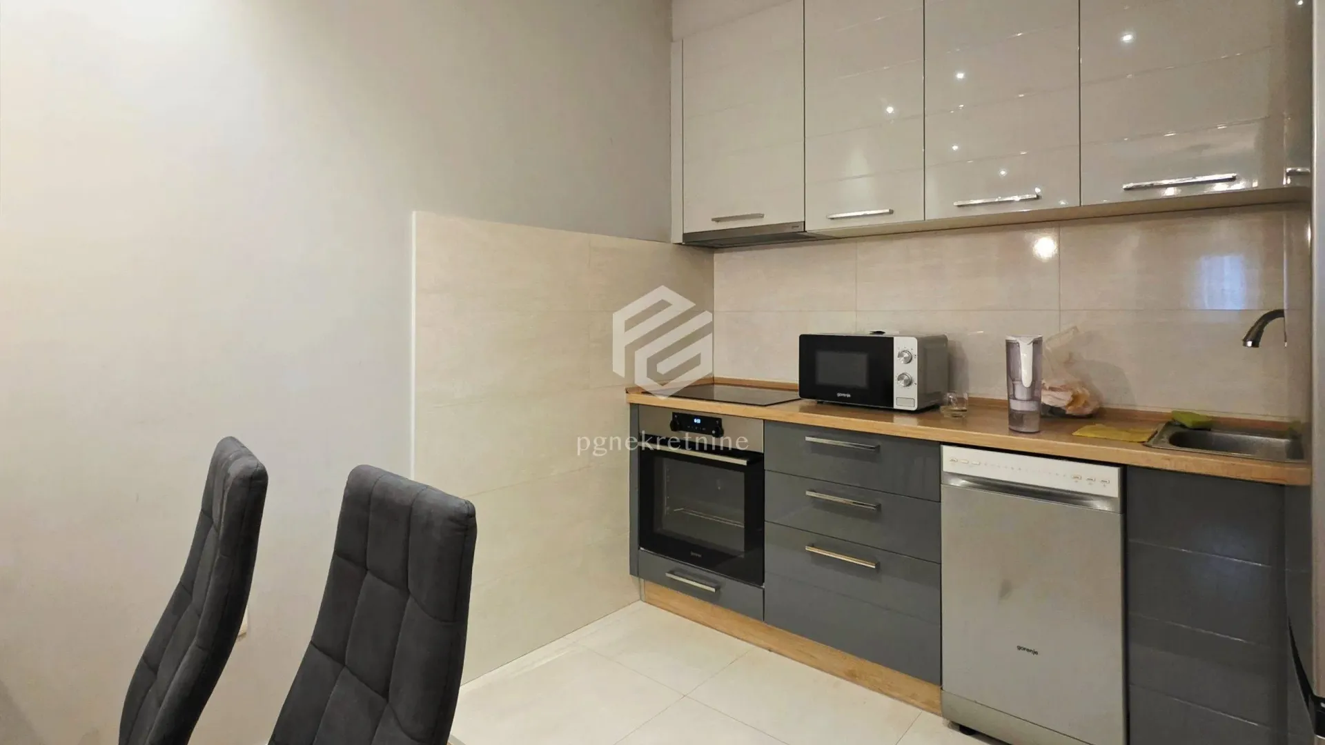 Izdavanje, jednosoban stan, 50m², Central Point, Podgorica