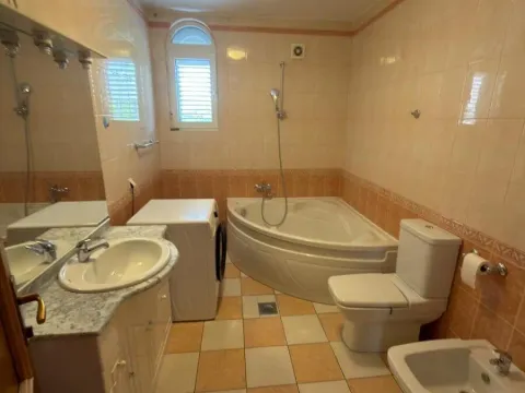 Rent, house, 450m², Zlatica, Podgorica - image 29