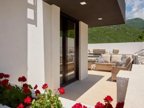 Sale, office space, 382m², Kotor, Crna Gora - image 13