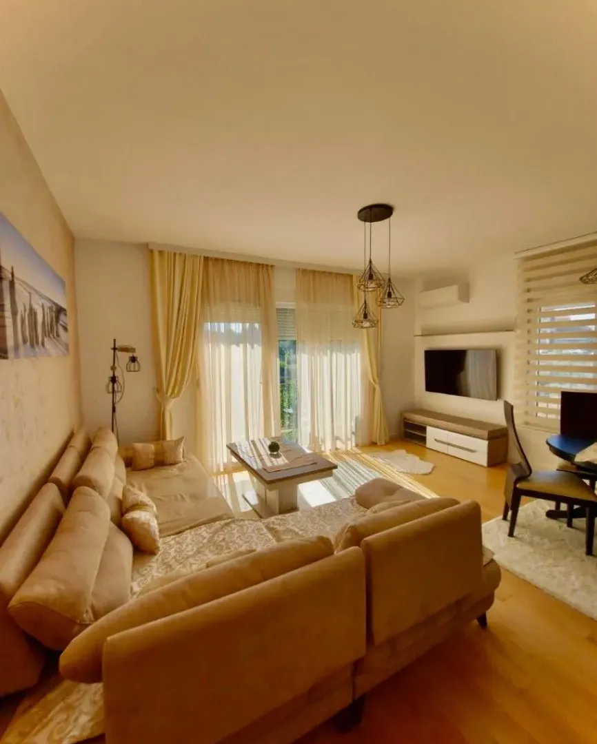 Izdavanje, dvosoban stan, 750m², Cvijetin Brijeg, Podgorica