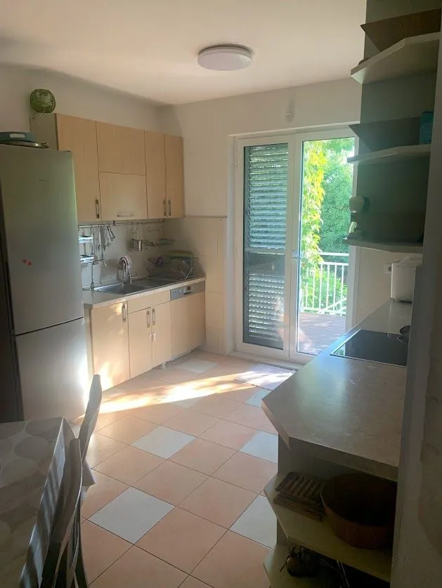 Izdavanje, kuća, 240m², Donja Gorica, Podgorica