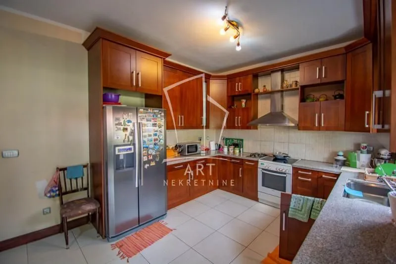 Sale, house, 238m², Petlovo Brdo, Beograd