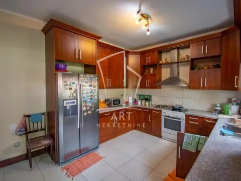 Prodaja, kuća, 238m², Petlovo Brdo, Beograd - image 2