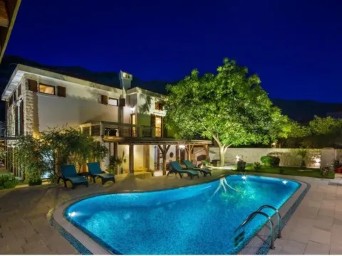 Sale, house, 650m², Prčanj, Kotor - image 2