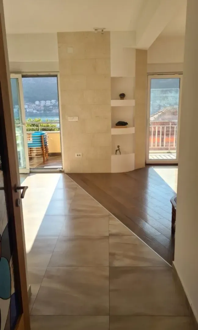 Sale, three bedroom apartment, 108m², Dobrota, Kotor