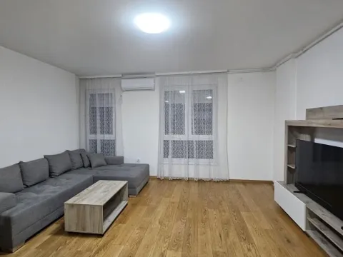 Izdavanje, dvosoban stan, 65m², Kragujevac, Srbija - image 1