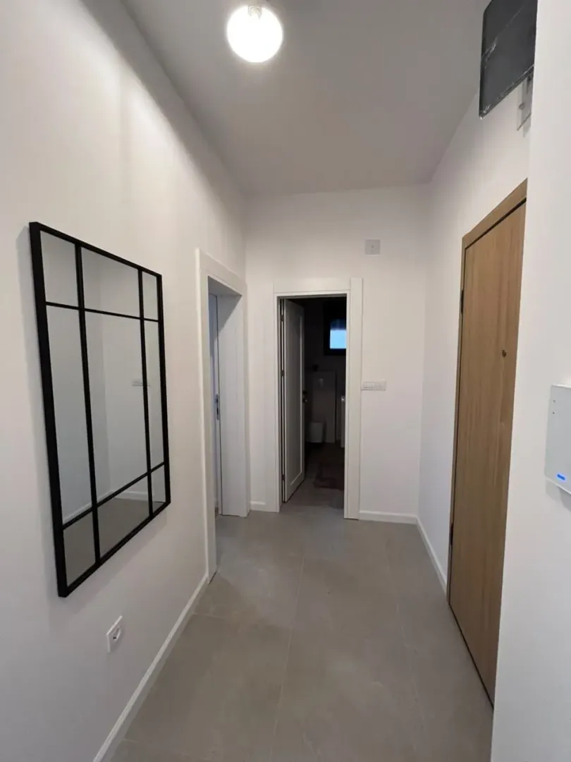 Izdavanje, dvosoban stan, 72m², Škaljari, Kotor