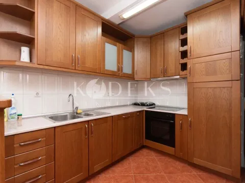 Izdavanje, dvosoban stan, 75m², Stara Varoš, Podgorica - image 25