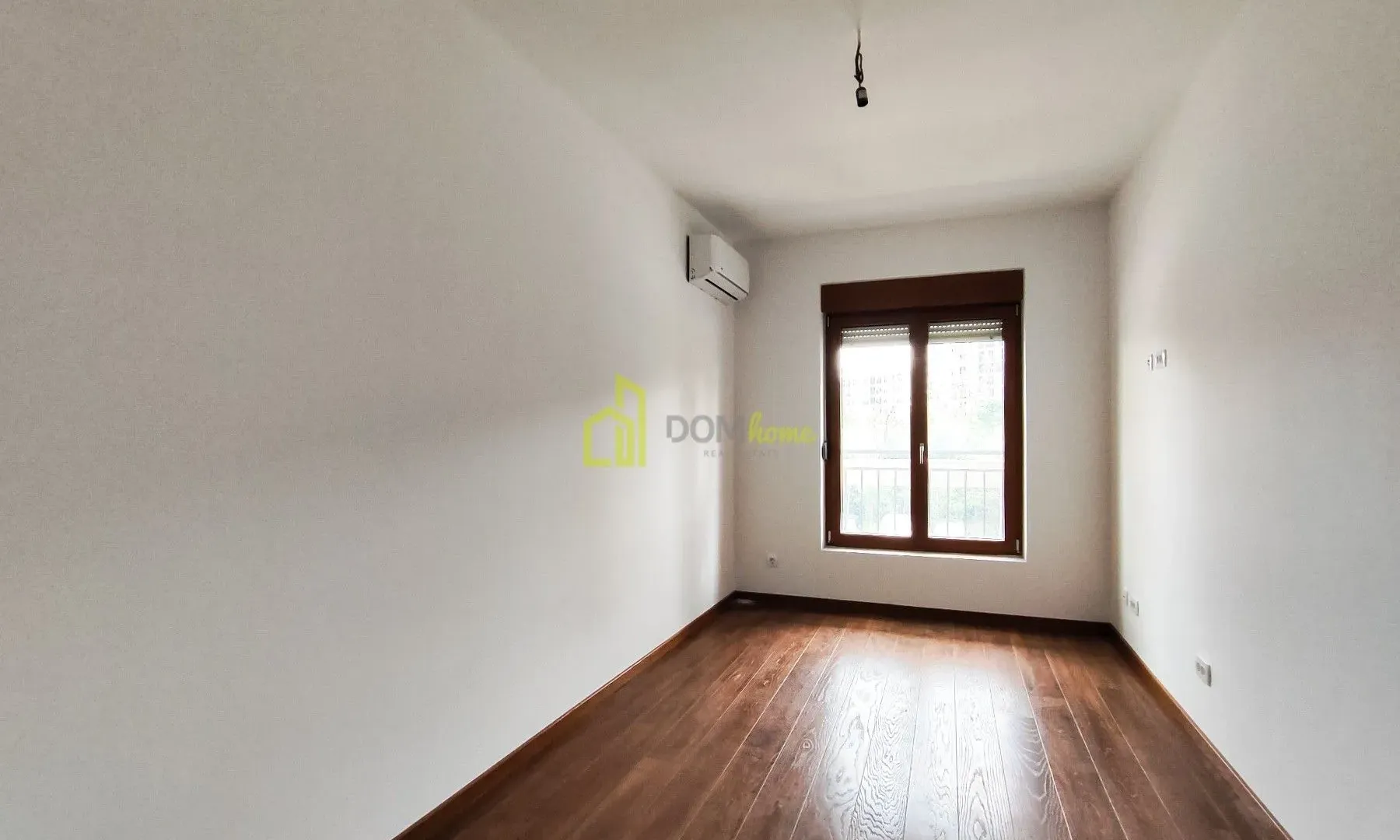 Izdavanje, trosoban stan, 96m², Master Kvart, Podgorica