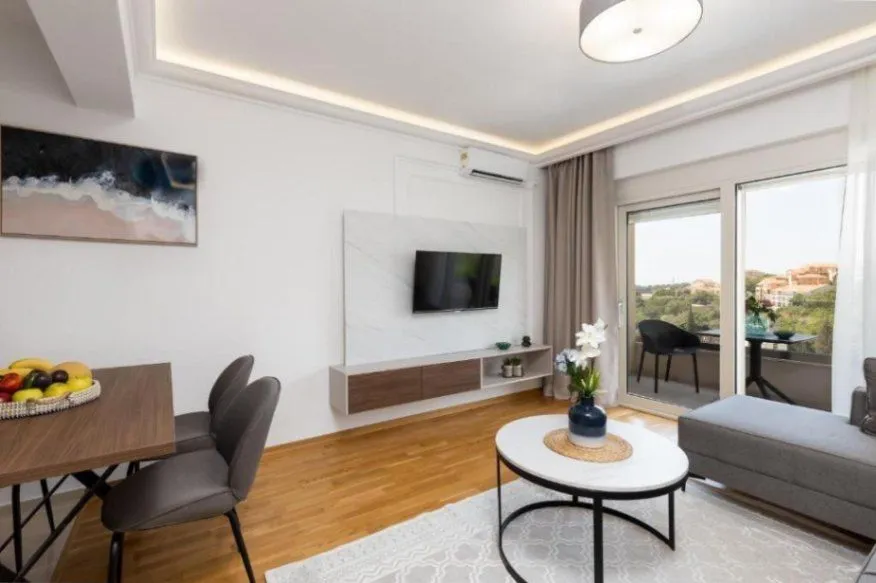 Izdavanje, jednosoban stan, 51m², Bečići, Budva