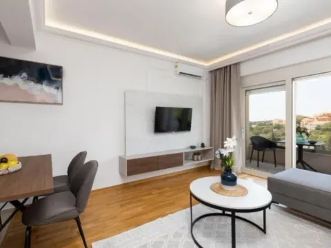 Izdavanje, jednosoban stan, 51m², Bečići, Budva