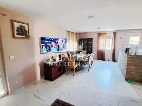 Prodaja, kuća, 313m², Jajinci, Voždovac Sve Podlokacije - image 18