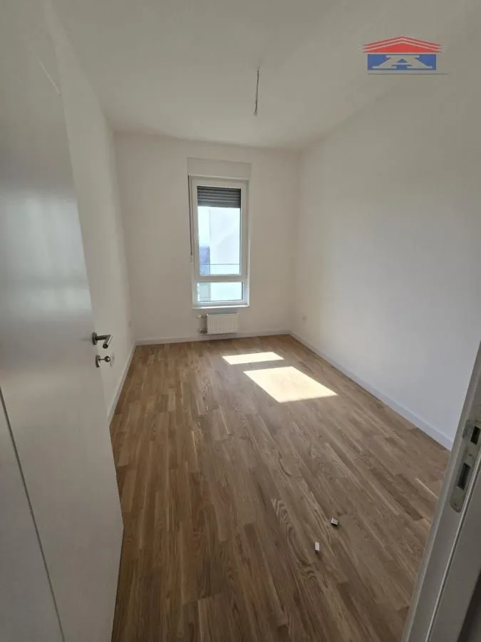 Izdavanje, trosoban stan, 73m², Novo naselje, Novi Sad