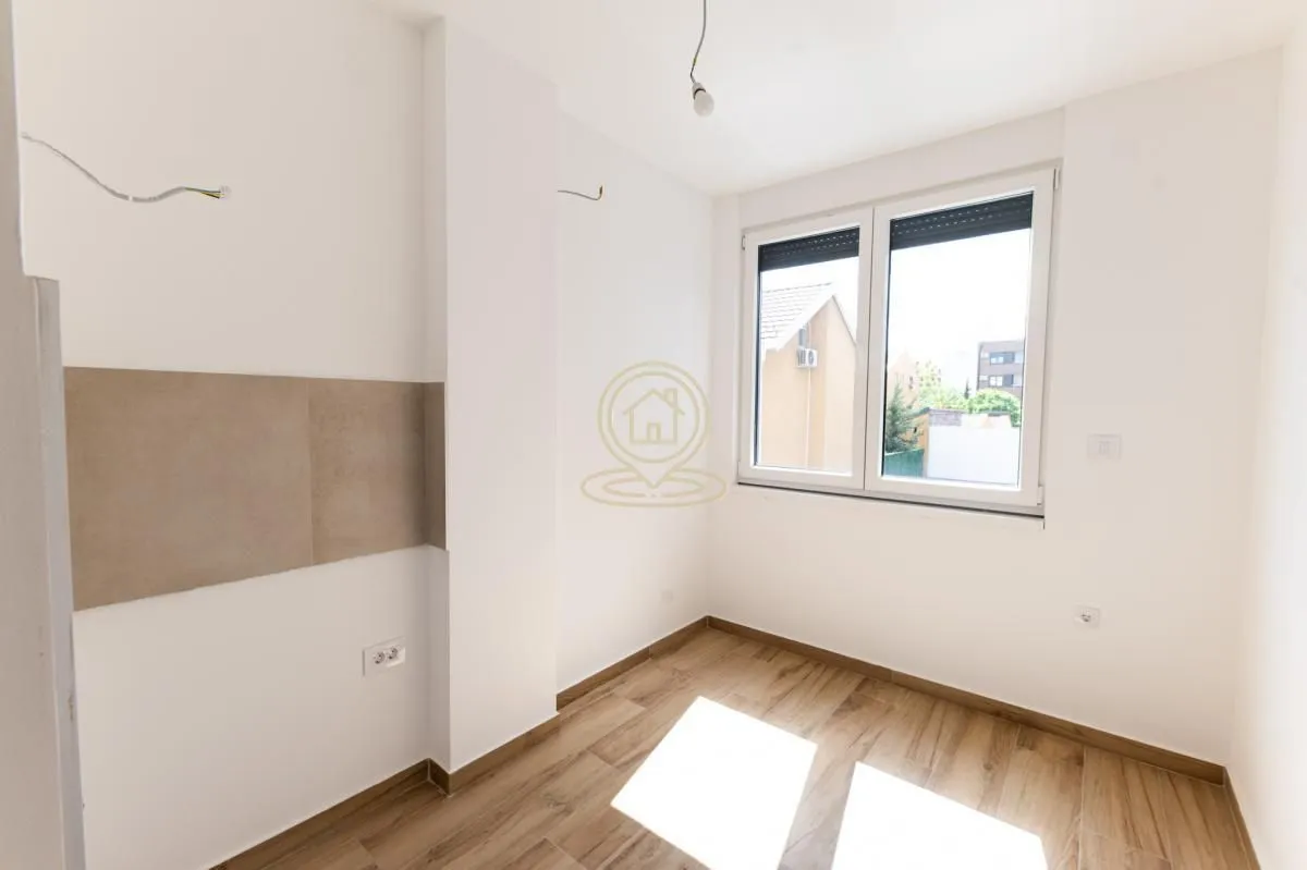 Izdavanje, poslovni prostor, 340m², Telep, Novi Sad Sve Podlokacije