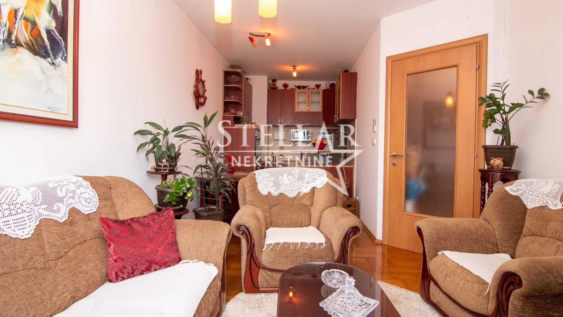 Izdavanje, dvosoban stan, 55m², Stari Aerodrom, Podgorica