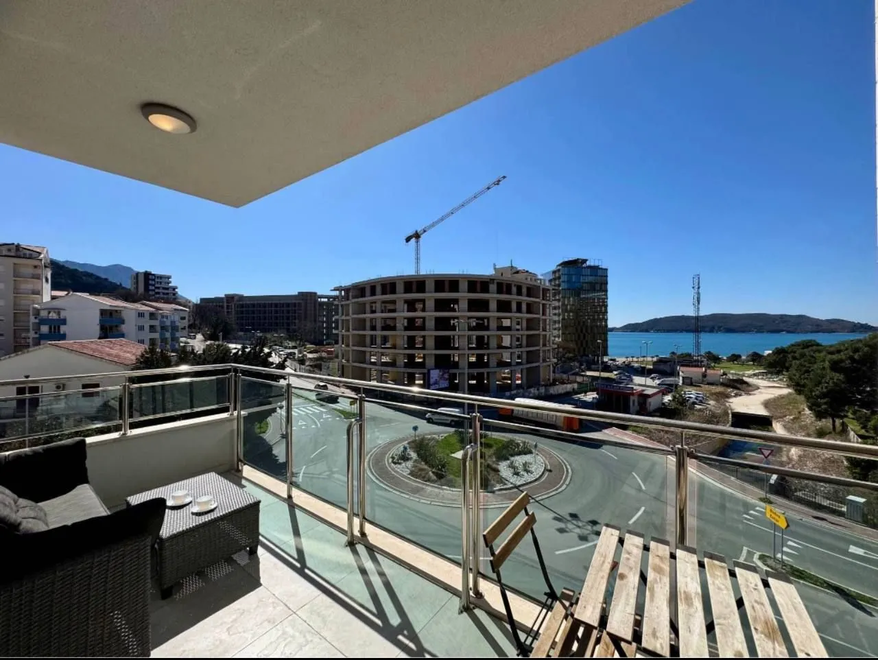 Rent, two bedroom apartment, 95m², Bečići, Budva