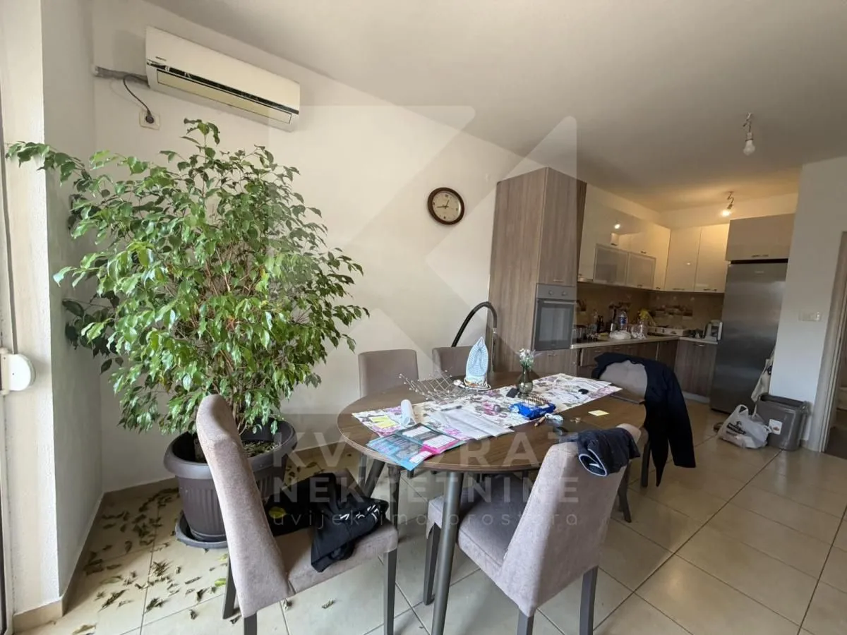 Rent, house, 220m², Tološi, Podgorica