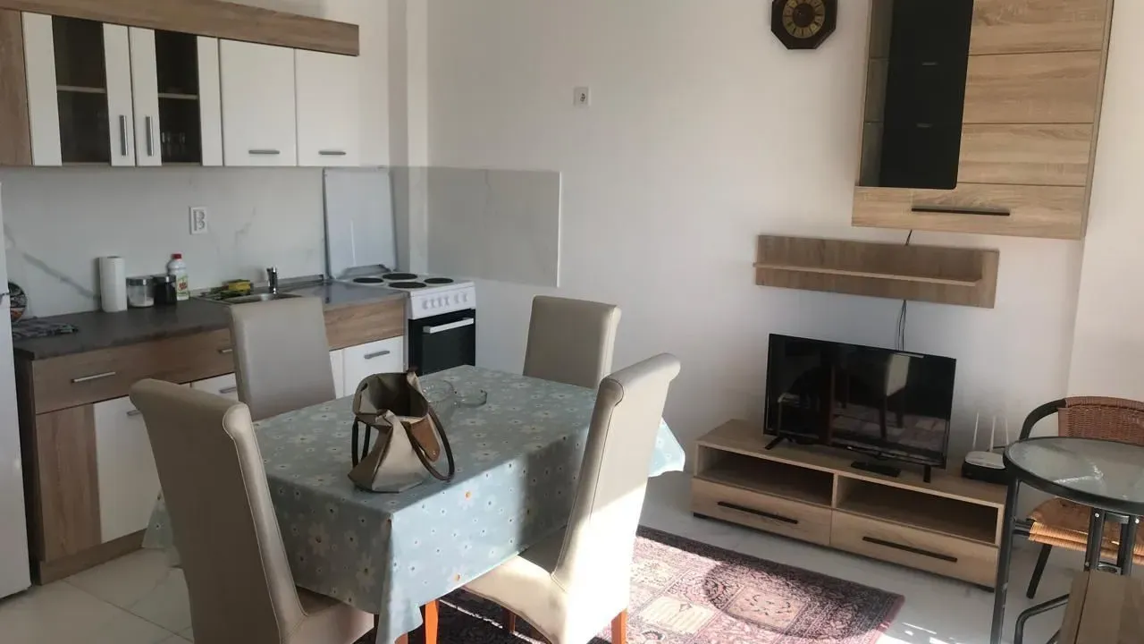 Izdavanje, dvosoban stan, 50m², Budva, Crna Gora