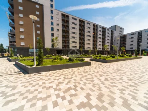 Prodaja, trosoban stan, 82m², Stari Aerodrom, Podgorica - image 17