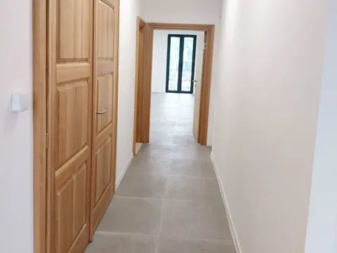 Izdavanje, poslovni prostor, 120m², Centar, Podgorica - image 6