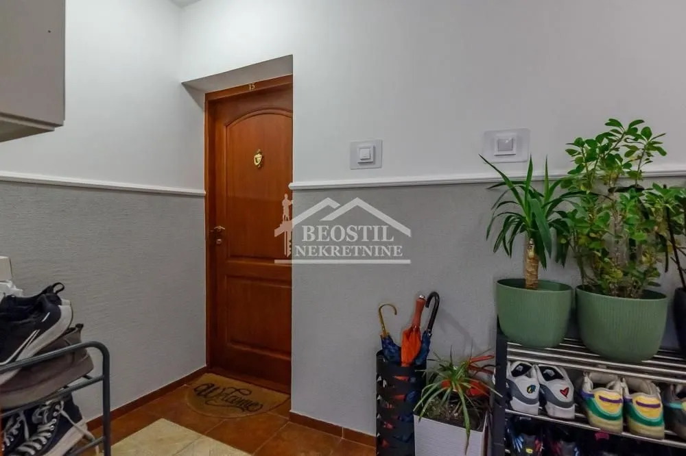Prodaja, četvorosoban stan, 104m², Stari Grad, Beograd