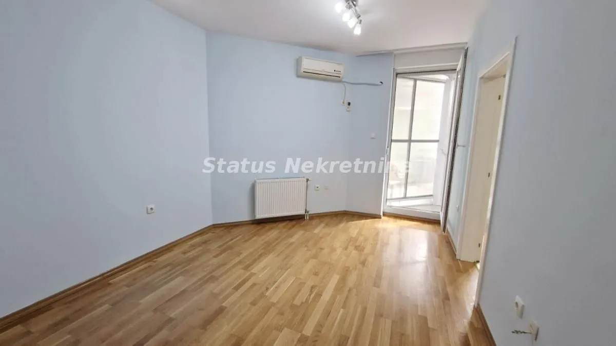Izdavanje, jednosoban stan, 33m², Centar, Novi Sad