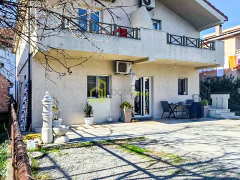 Sale, house, 216m², Blok 6, Podgorica - image 12