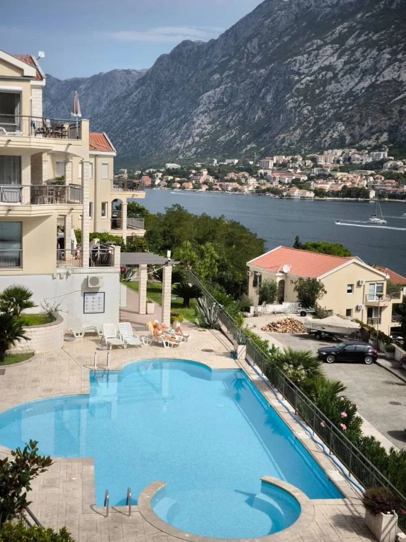 Prodaja, dvosoban stan, 76m², Muo, Kotor