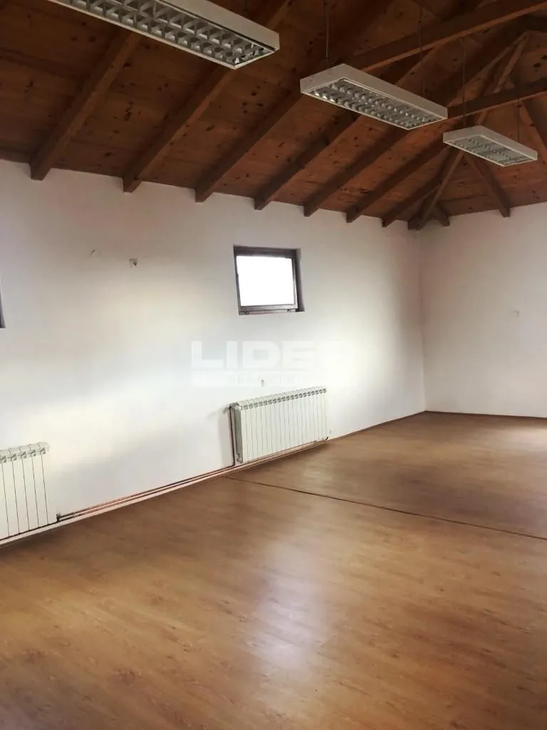 Rent, office space, 325m², Surčin, Beograd