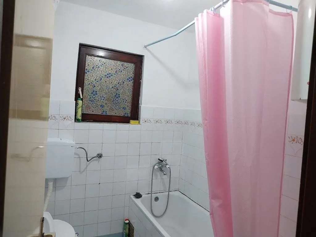 Izdavanje, trosoban stan, 100m², Dalmatinska ulica, Podgorica