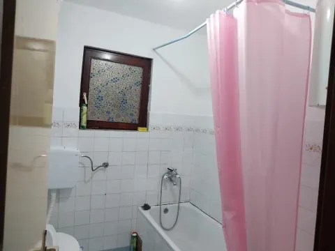 Izdavanje, trosoban stan, 100m², Dalmatinska ulica, Podgorica - image 2