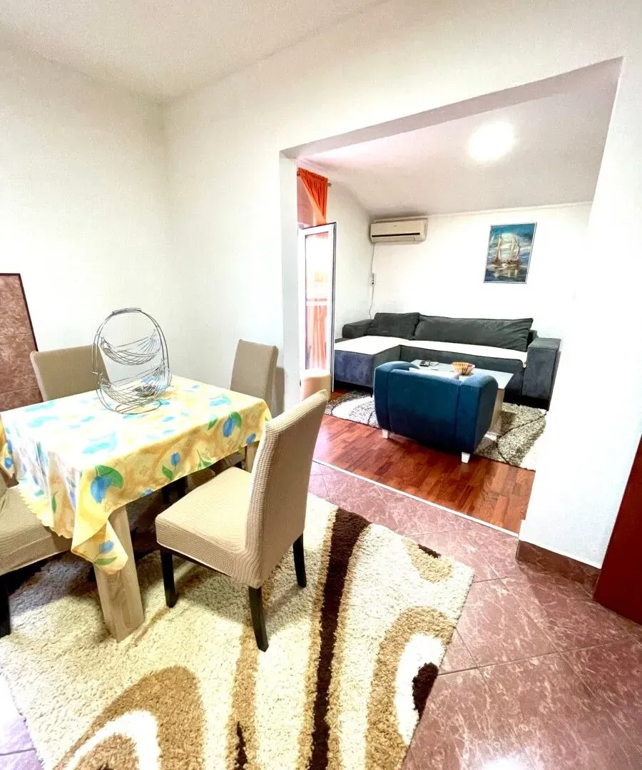 Izdavanje, dvosoban stan, 70m², Gornja Gorica, Podgorica