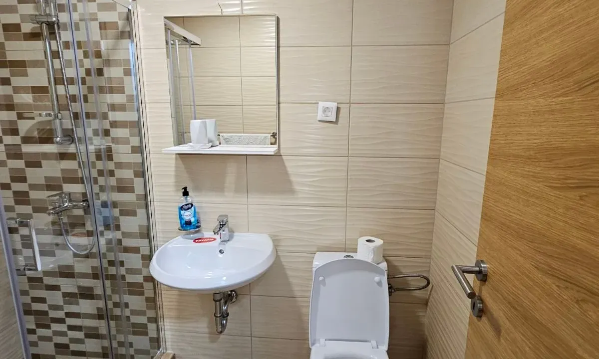 Izdavanje, trosoban stan, 78m², Dubovica, Budva