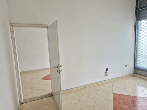 Izdavanje, poslovni prostor, 122m², Drpe Mandića, Podgorica - image 9