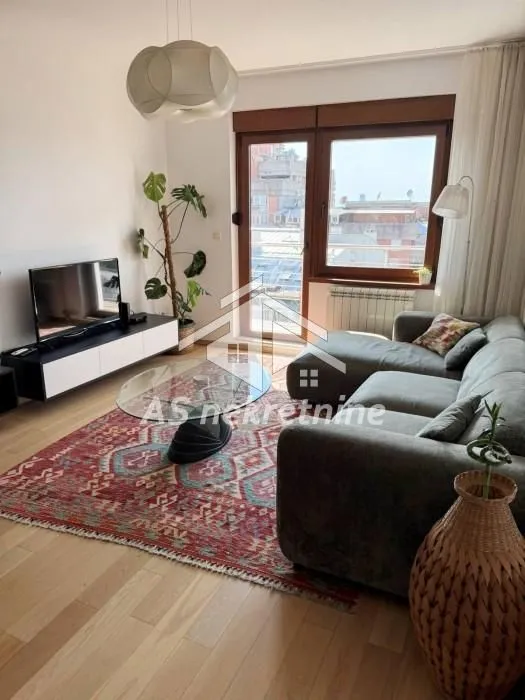 Izdavanje, trosoban stan, 73m², Vračar Sve Podlokacije, Beograd
