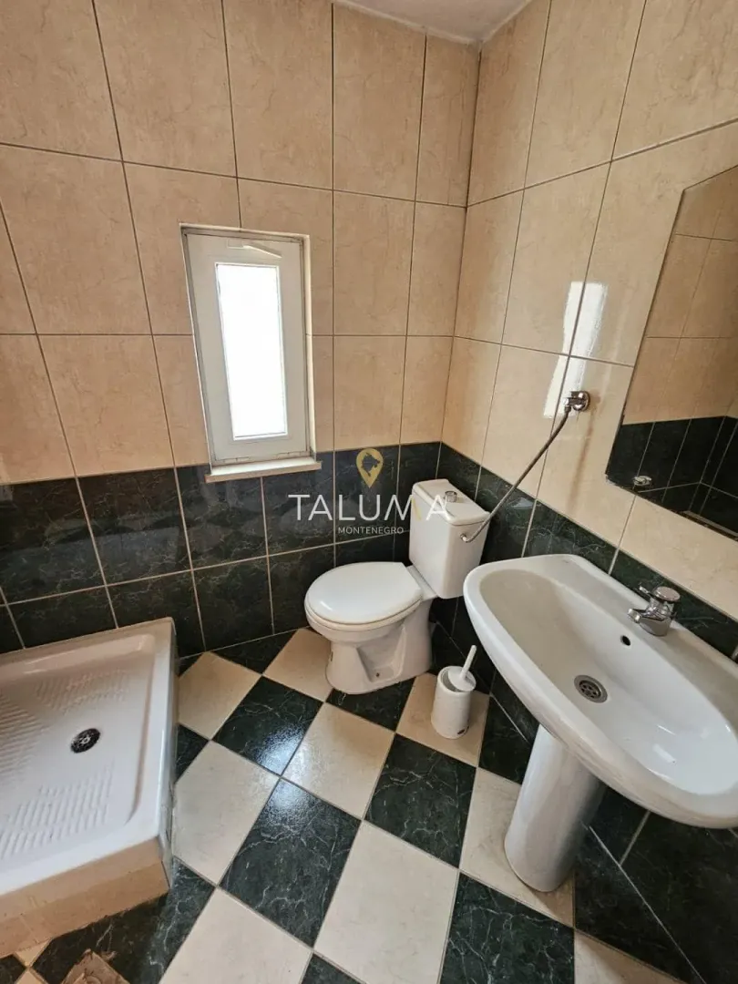 Rent, house, 300m², Masline, Podgorica