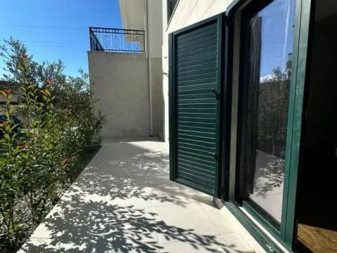 Prodaja, dvosoban stan, 70m², Marići, Tivat