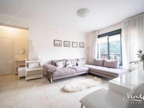 Sale, one bedroom apartment, 42m², Dobrota, Kotor - image 5