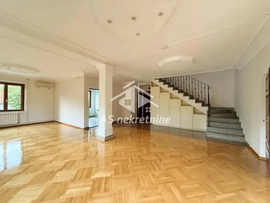 Izdavanje, stan, 210m², Savski Venac, Beograd