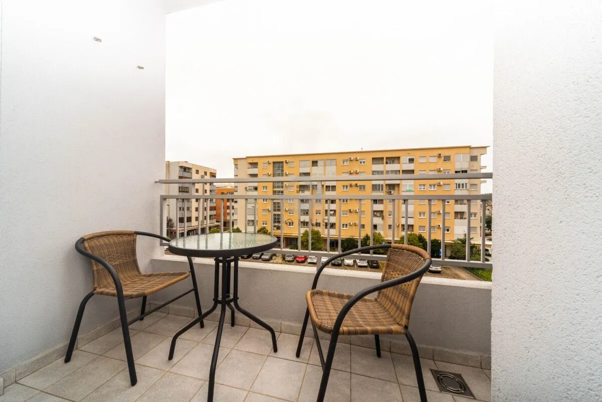 Izdavanje, jednosoban stan, 45m², Stari Aerodrom, Podgorica
