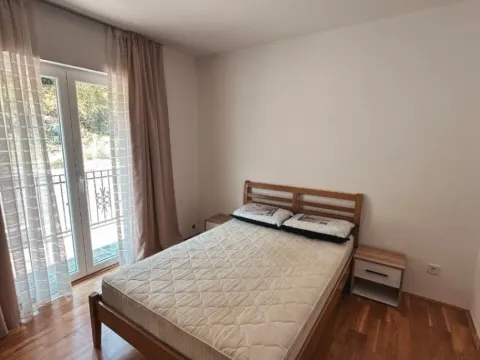 Izdavanje, dvosoban stan, 77m², Muo, Kotor - image 12