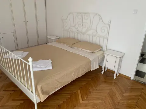 Izdavanje, kuća, 250m², Zagorič, Podgorica - image 9