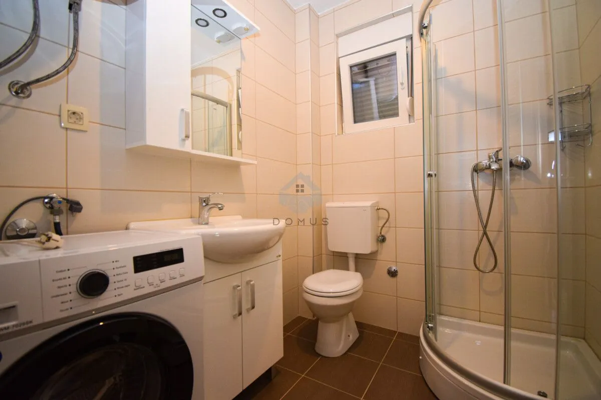 Izdavanje, dvosoban stan, 75m², Zlatica, Podgorica