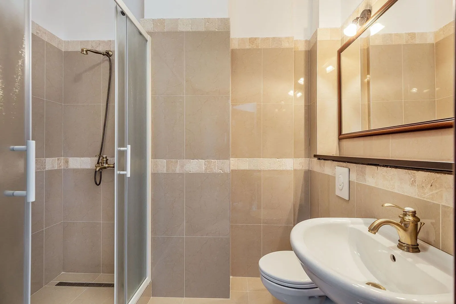 Sale, three bedroom apartment, 103m², Kostanjica, Kotor