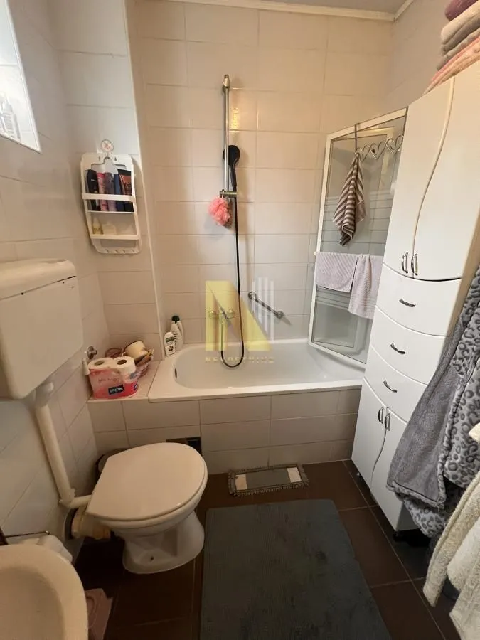 Prodaja, četvorosoban stan, 121m², Sajmište, Novi Sad