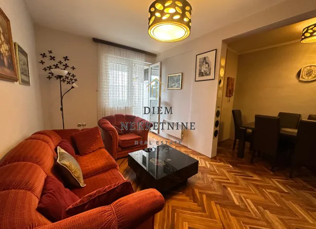 Izdavanje, dvosoban stan, 60m², Blok 6, Podgorica