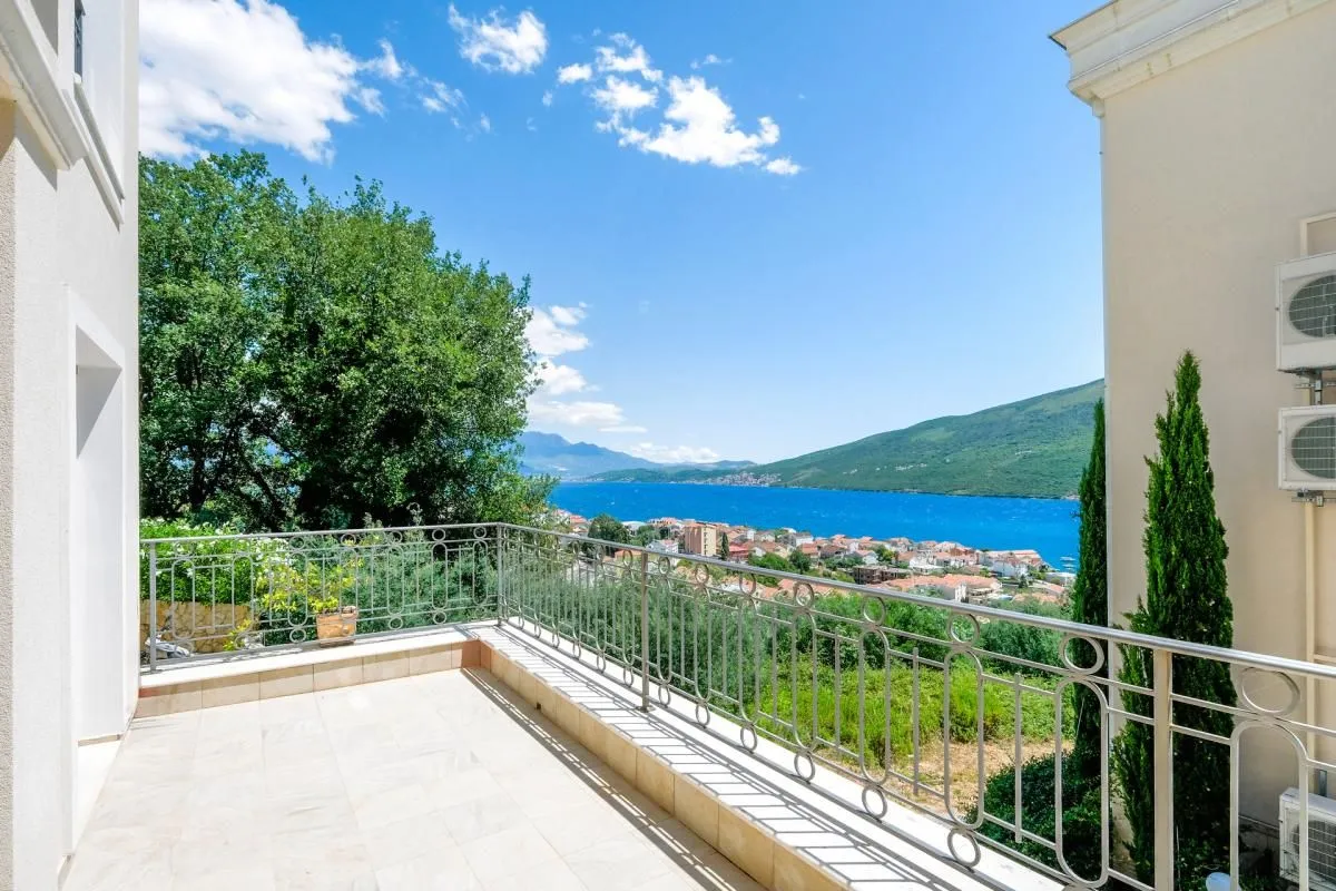 Prodaja, trosoban stan, 166m², Đenovići, Herceg Novi