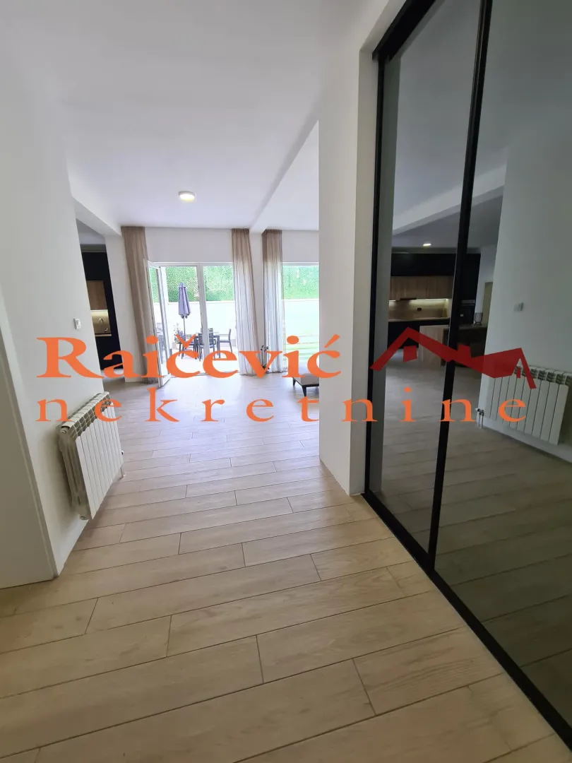 Prodaja, četvorosoban stan, 180m², Savski Venac, Beograd