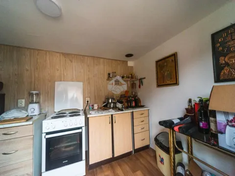 Prodaja, kuća, 83m², Tološi, Podgorica - image 18