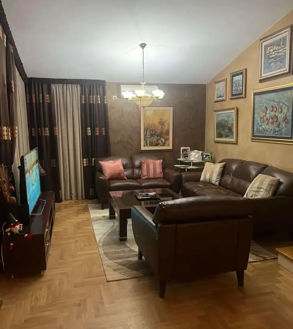 Izdavanje, trosoban stan, 130m², Preko Morače, Podgorica